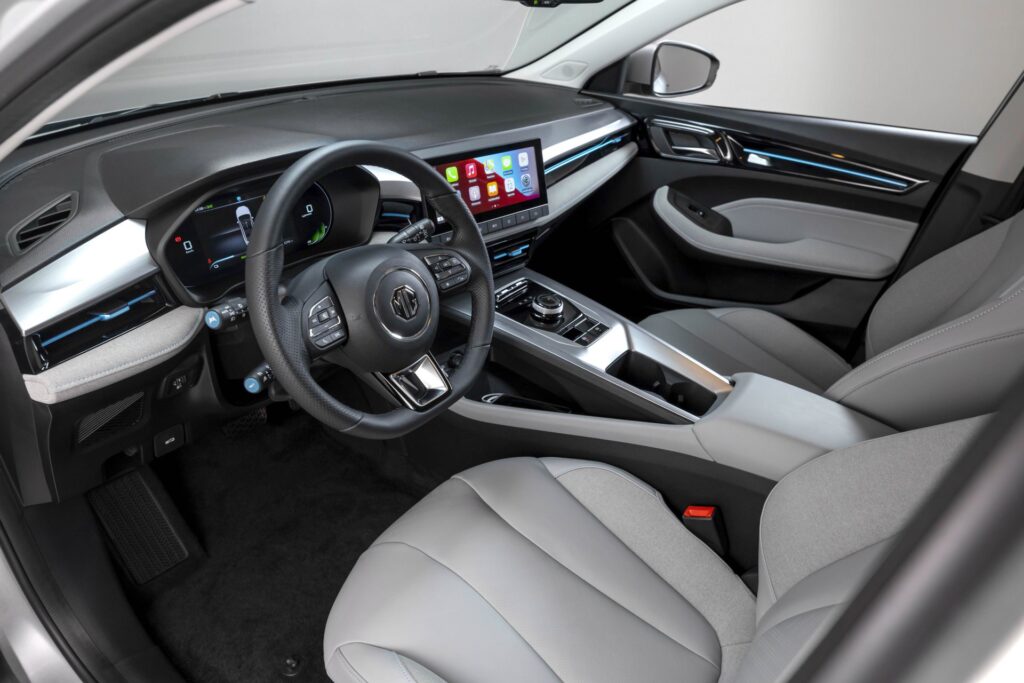 MG5-Electric-Interior-wide-shot-1024x683